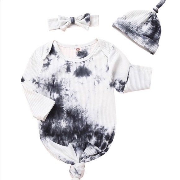 Baby gown set - Picture 1 of 1